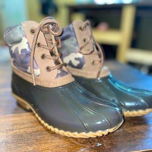Brand New Tommy Hilfiger Duck Boots